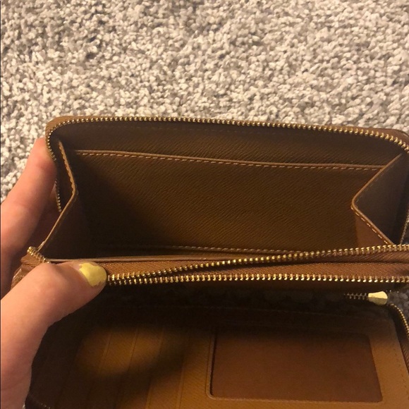 Coach wristlet - Picture 3 of 6